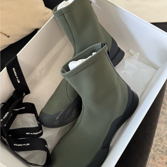 The Row Scuba Boots Khaki - Picture 4 of 9